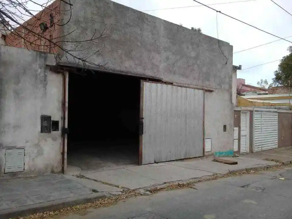 B PUEYRREDON GALPON 450MTS OFICINA, BAÑO Y VESTUARIO