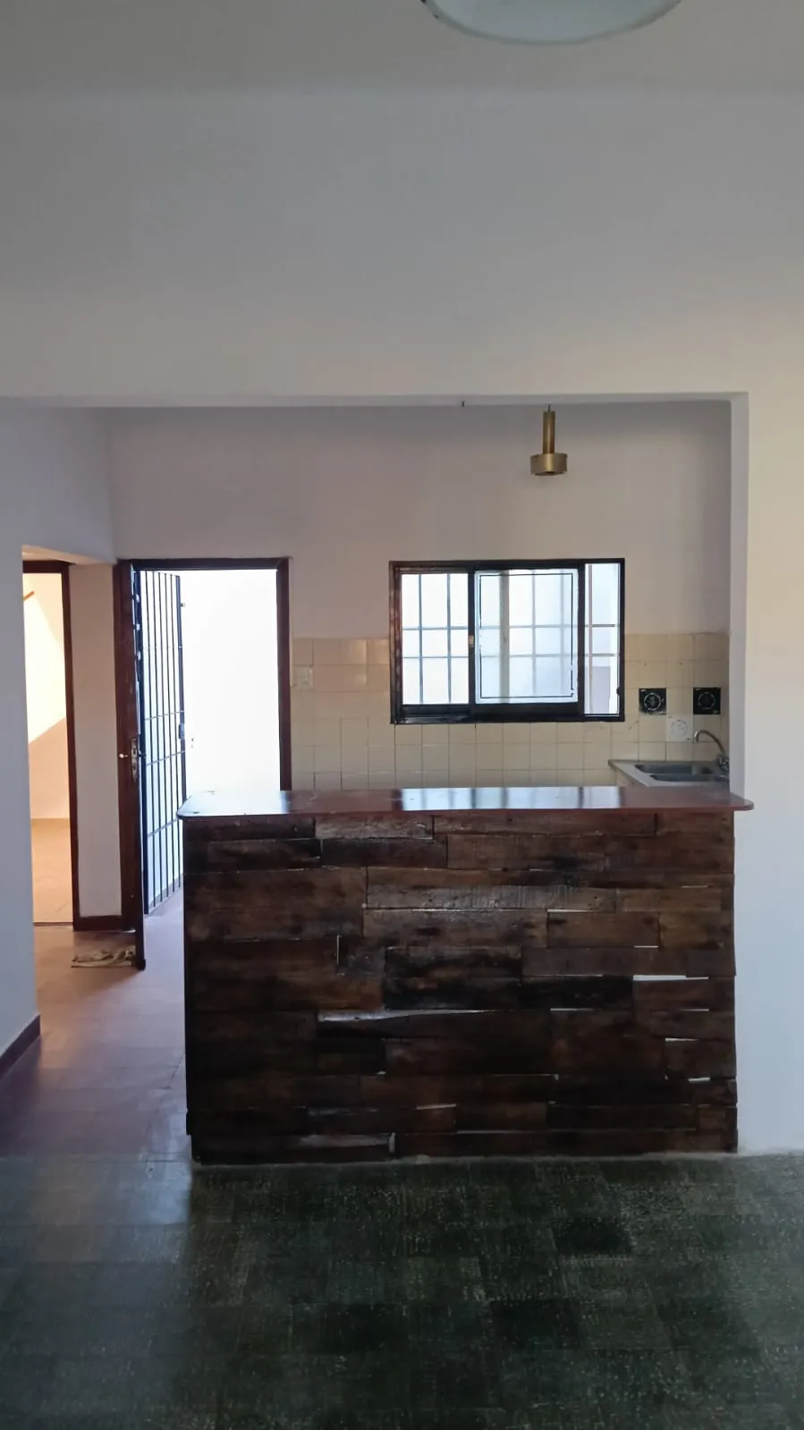 Se vende casa con dos dormitorios  en B Yapeyú