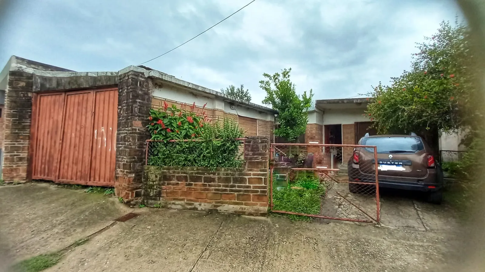 OPORTUNIDAD, CASA A RECICLAR EN VILLA ALLENDE - LOTE 400 M2