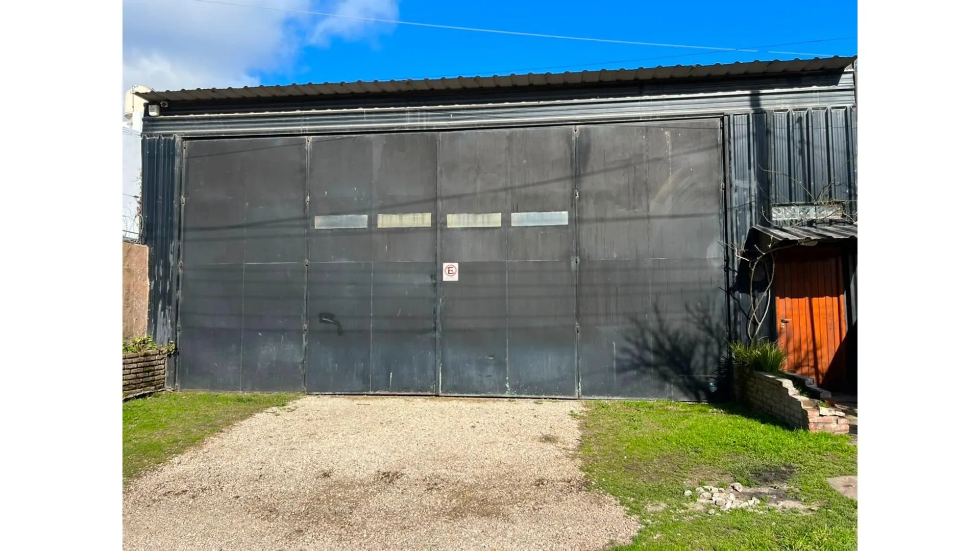 Galpón en venta Barrio Caisamar en avenida Estrada