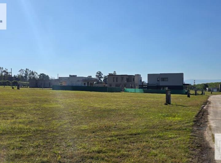 Terreno · 300m²