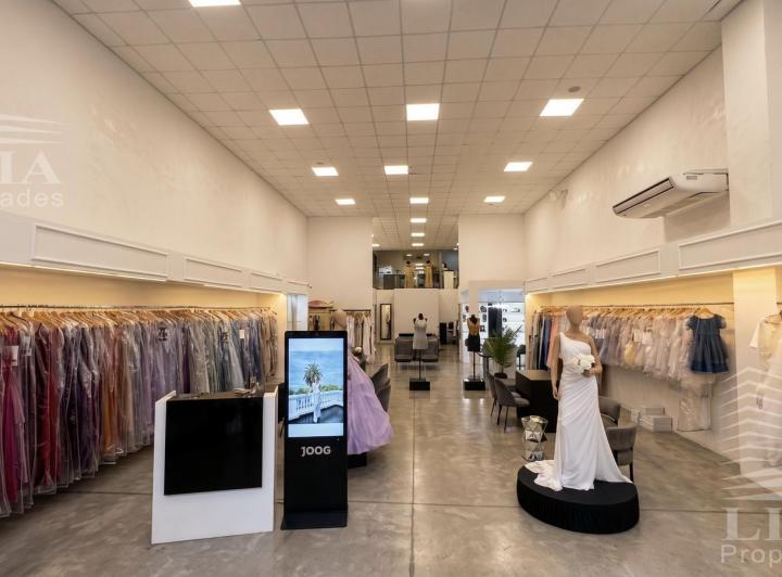 Local comercial · 377m² · 4 Ambientes · 1 Cochera