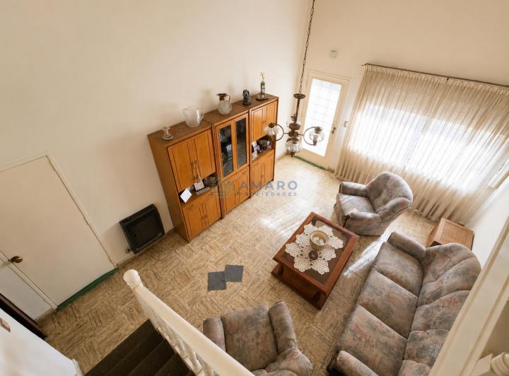 Casa · 130m² · 4 Ambientes · 1 Cochera