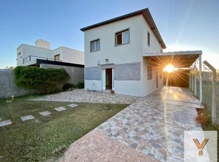 Casa · 148m² · 5 Ambientes · 2 Cocheras
