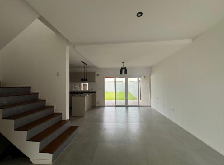 Casa · 110m² · 2 Dormitorios · 2 Cocheras