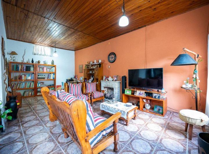 Casa · 160m² · 7 Ambientes · 2 Cocheras