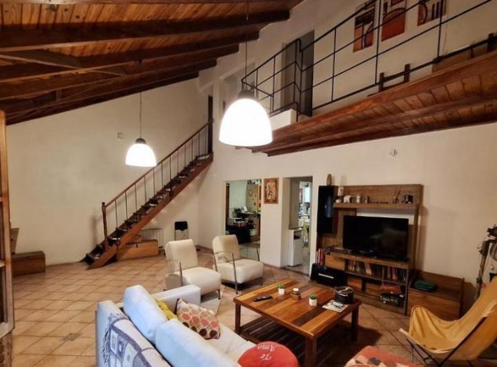 Casa · 207m² · 8 Ambientes · 2 Cocheras