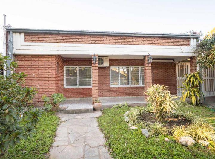 Casa · 264m² · 7 Ambientes · 2 Cocheras