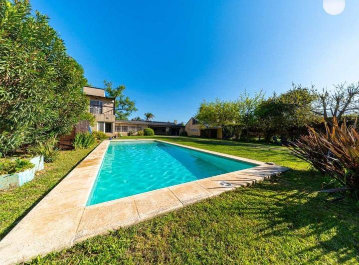 Casa · 145m² · 5 Ambientes · 2 Cocheras