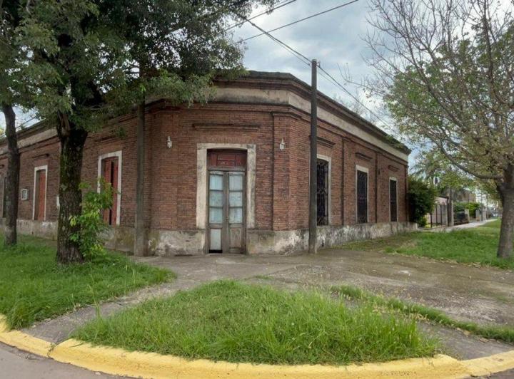 Casa · 253m² · 5 Ambientes · 1 Cochera