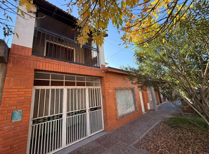 Casa · 140m² · 4 Ambientes · 1 Cochera
