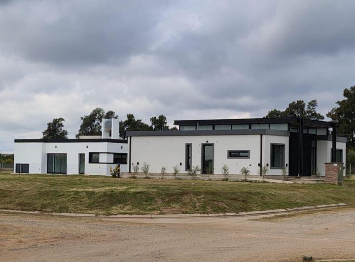 Casa · 200m² · 6 Ambientes