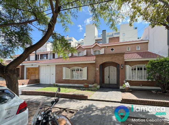 Casa · 289m² · 8 Ambientes · 2 Cocheras