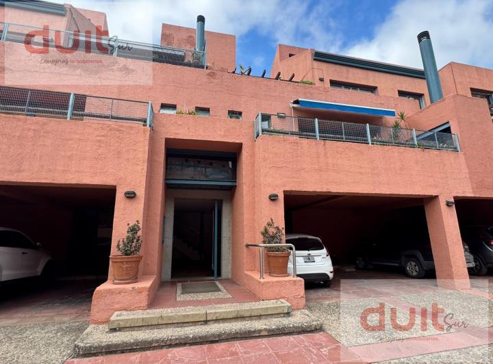 Departamento · 105m² · 5 Ambientes · 1 Cochera