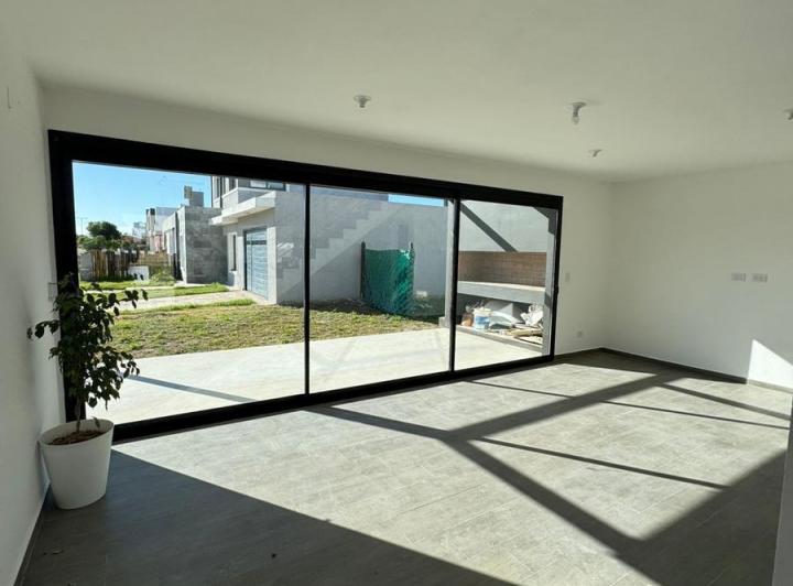 Casa · 130m² · 7 Ambientes · 2 Cocheras