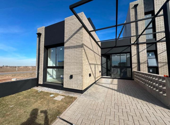 Casa · 67m² · 2 Dormitorios · 1 Cochera