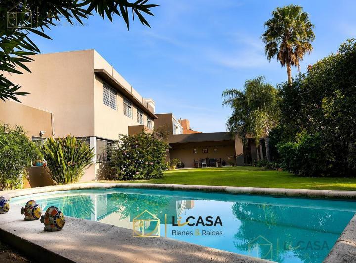 Casa · 362m² · 10 Ambientes · 3 Cocheras