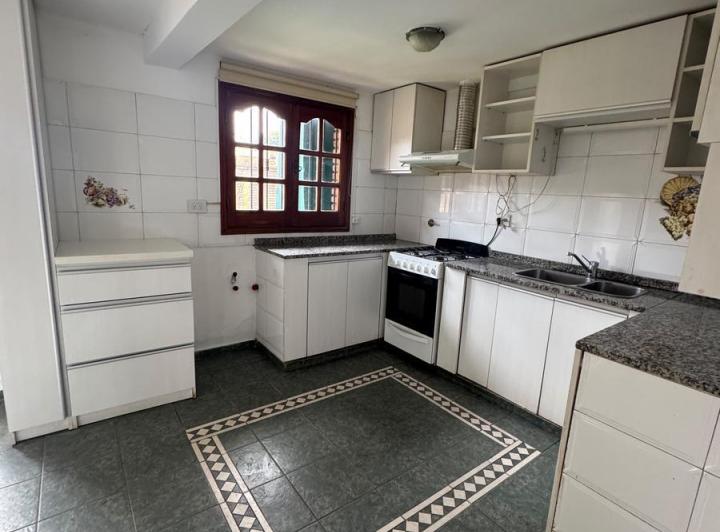 Casa · 200m² · 7 Ambientes · 3 Cocheras