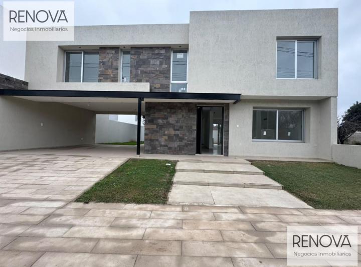 Casa · 273m² · 6 Ambientes · 2 Cocheras