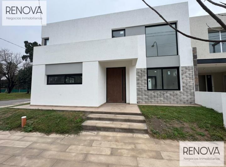 Casa · 273m² · 6 Ambientes · 2 Cocheras