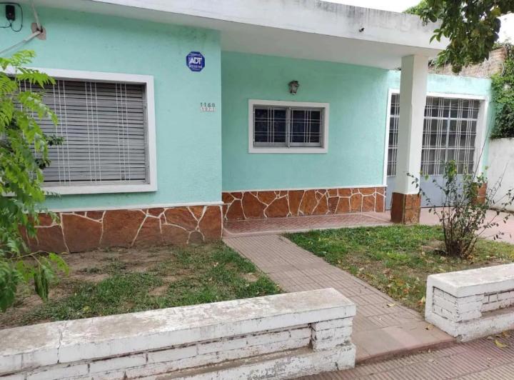 Casa · 93m² · 5 Ambientes · 1 Cochera