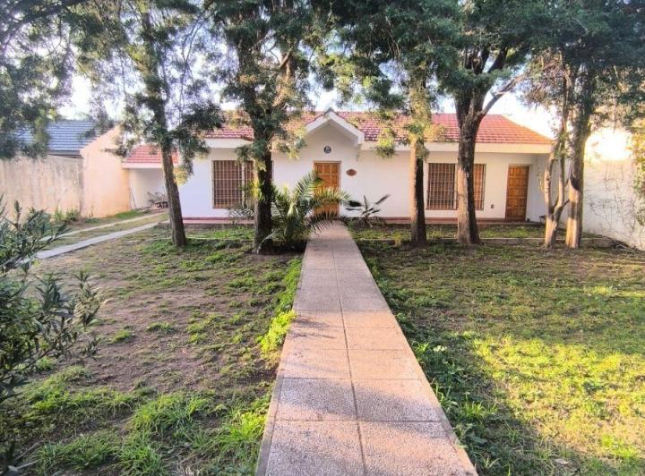 Casa · 260m² · 6 Ambientes · 1 Cochera