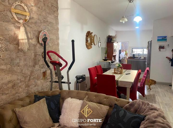 Casa · 90m² · 3 Ambientes · 2 Cocheras