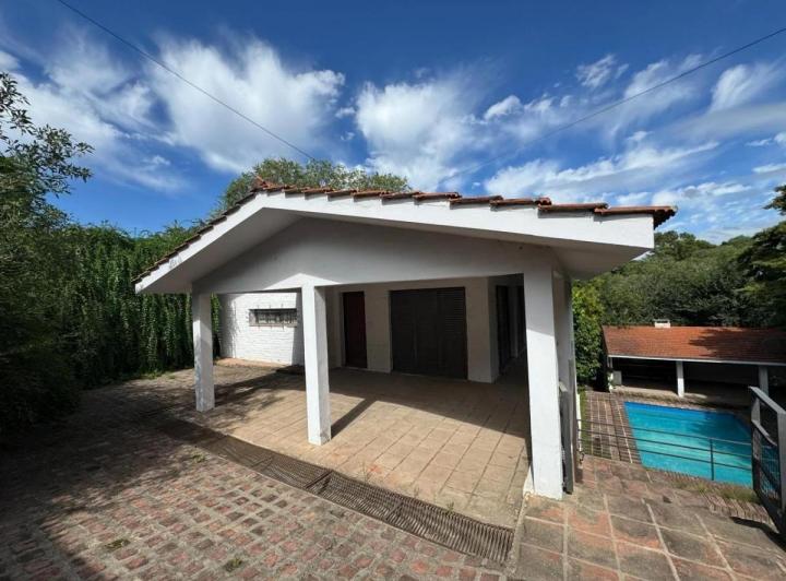 Casa · 297m² · 6 Ambientes · 2 Cocheras