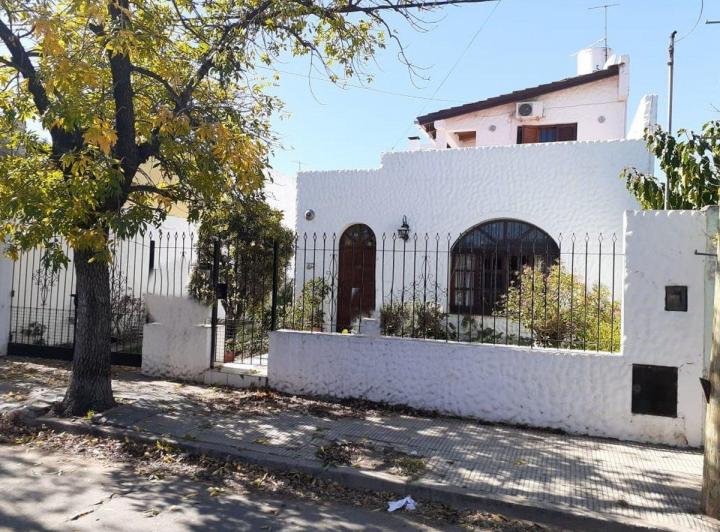 Casa · 239m² · 8 Ambientes · 3 Cocheras