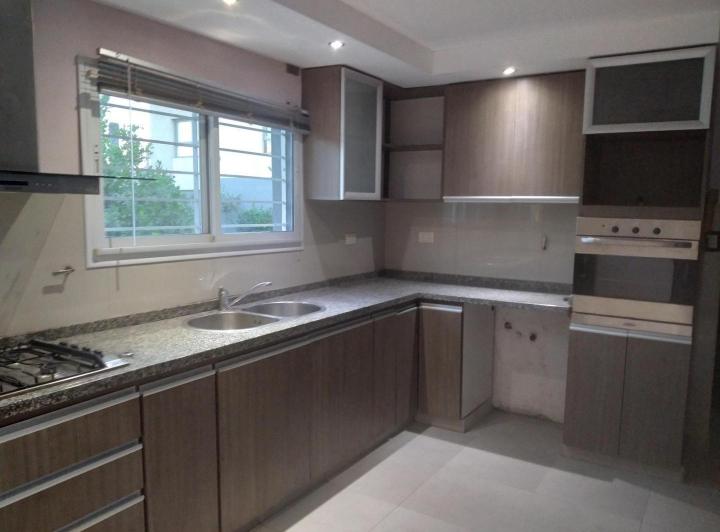 Casa · 265m² · 5 Ambientes · 2 Cocheras