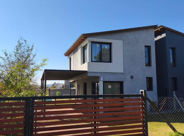 Casa · 90m² · 2 Dormitorios · 1 Cochera