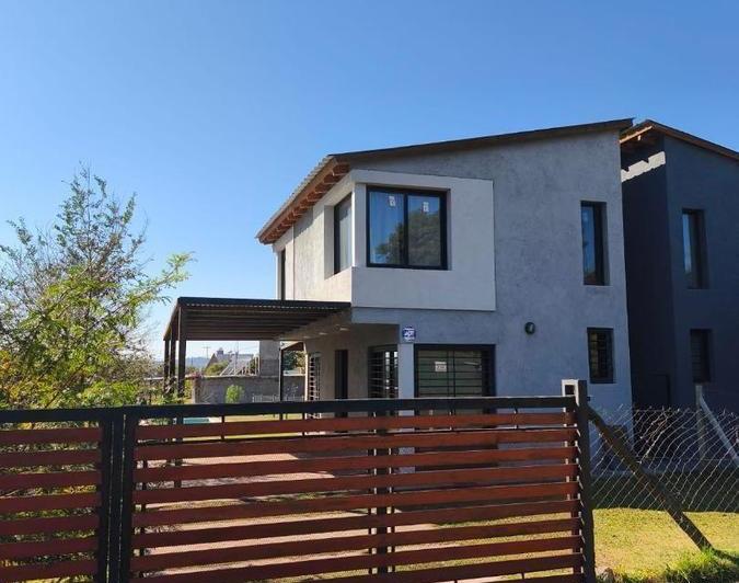 Casa · 90m² · 3 Ambientes · 1 Cochera