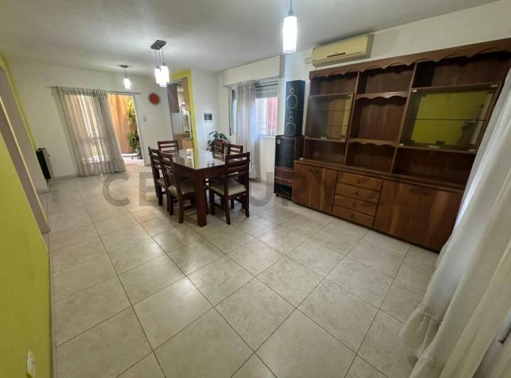 Casa · 261m² · 10 Ambientes · 2 Cocheras