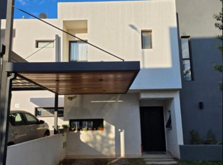 Casa · 122m² · 7 Ambientes