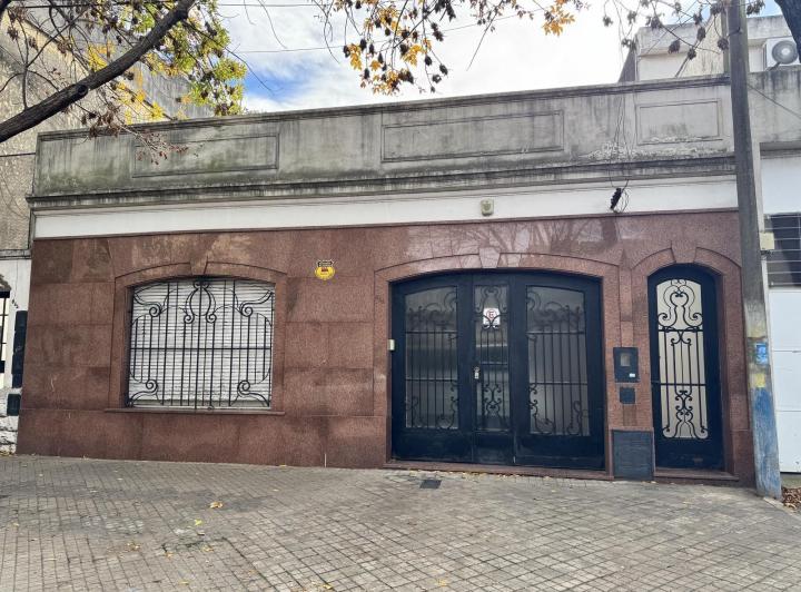 Casa · 275m² · 5 Ambientes · 1 Cochera