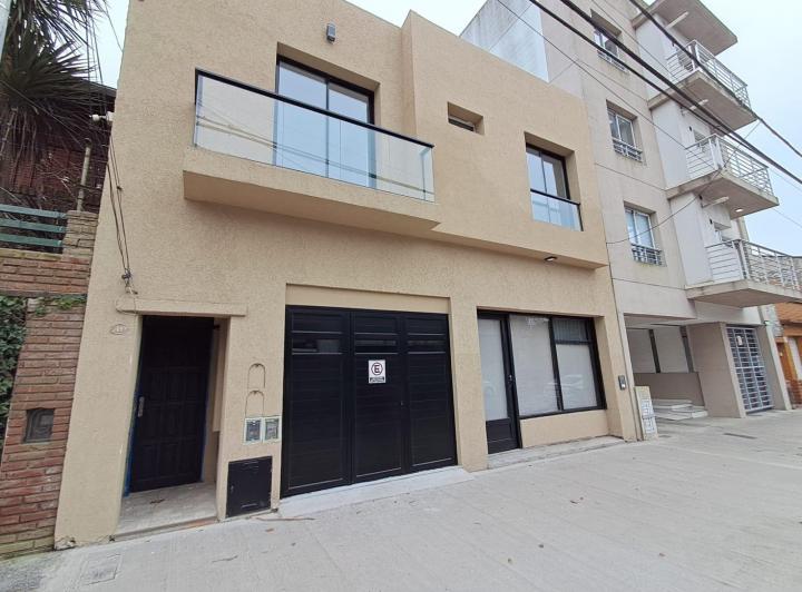 PH · 241m² · 6 Ambientes · 1 Cochera