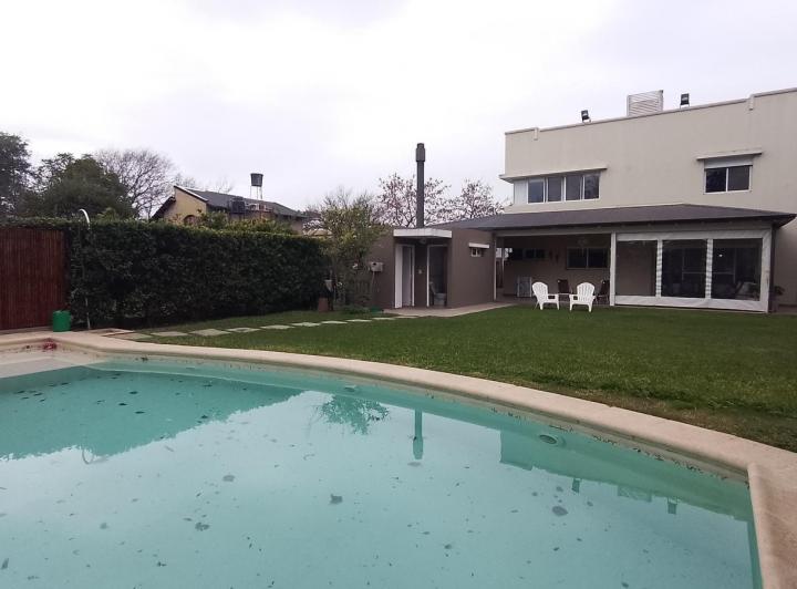 Casa · 197m² · 4 Dormitorios · 2 Cocheras
