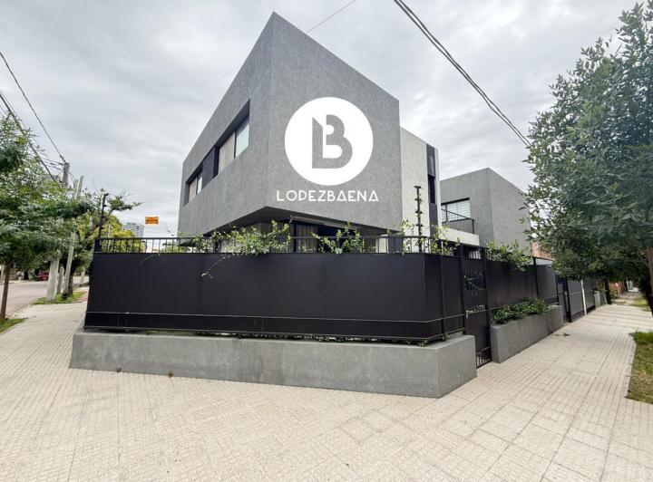 Casa · 130m² · 6 Ambientes · 2 Cocheras