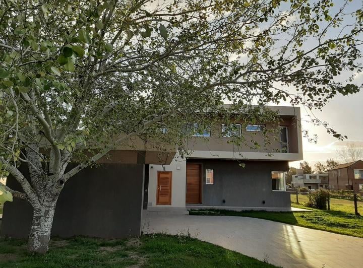 Casa · 379m² · 5 Ambientes · 2 Cocheras