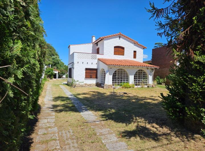 Casa · 427m² · 14 Ambientes · 5 Cocheras