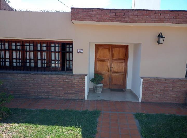 Casa · 230m² · 3 Dormitorios · 2 Cocheras
