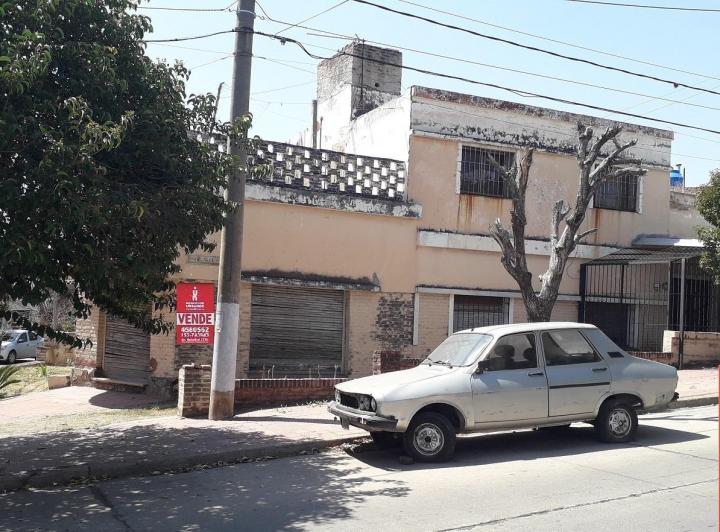 Casa · 230m² · 10 Ambientes · 2 Cocheras