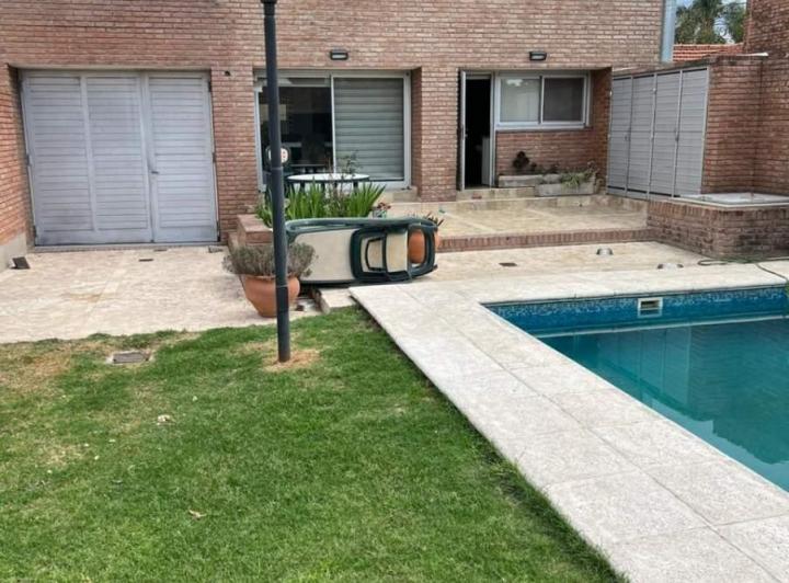 Casa · 390m² · 8 Ambientes