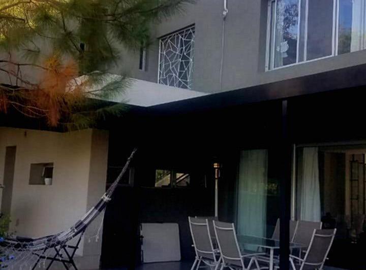 Casa · 430m² · 11 Ambientes · 2 Cocheras