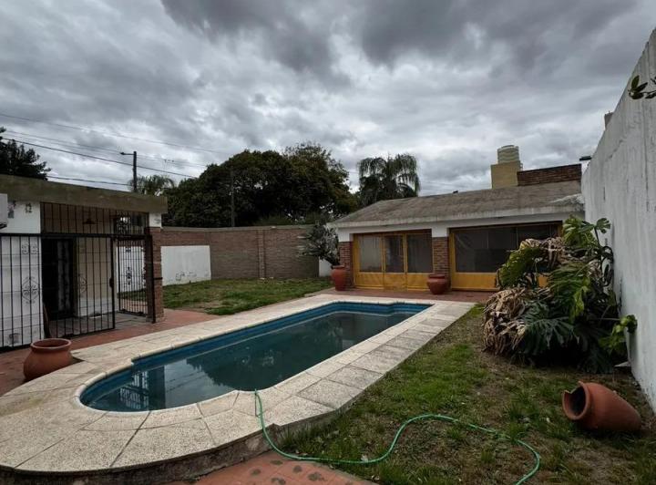 Casa · 251m² · 3 Dormitorios · 1 Cochera