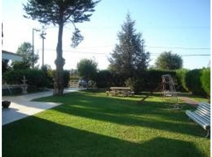 Casa · 250m² · 4 Ambientes · 3 Cocheras