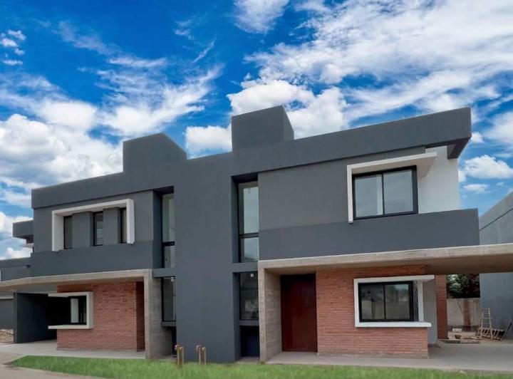 Casa · 190m² · 7 Ambientes