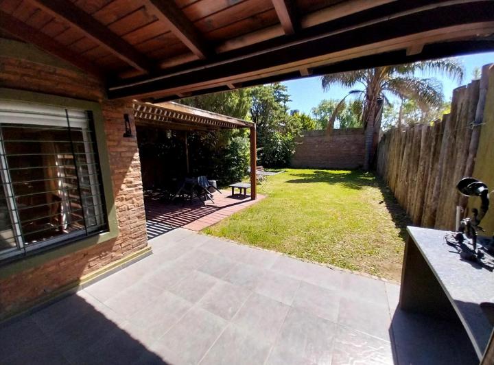 Casa · 300m² · 1 Dormitorio · 2 Cocheras