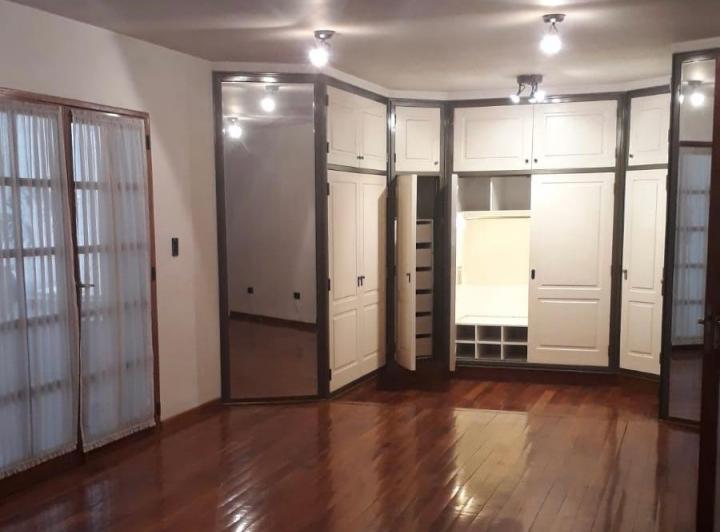 Casa · 500m² · 3 Dormitorios · 4 Cocheras