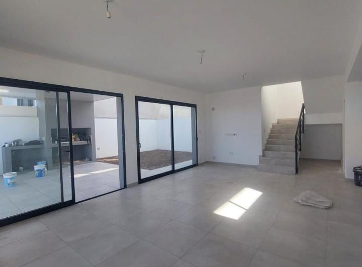 Casa · 155m² · 5 Ambientes · 2 Cocheras
